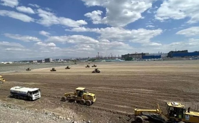 乌鲁木齐机场改扩建项目二、三跑道土石方工程通过验收