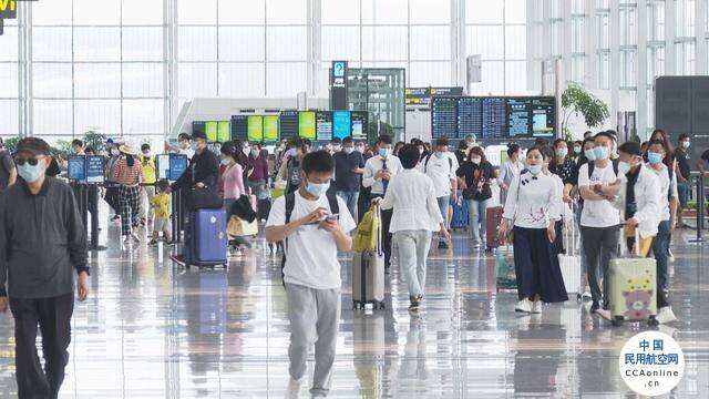 廣州白云機(jī)場(chǎng)口岸2024年進(jìn)出境人員約1570萬(wàn)人次