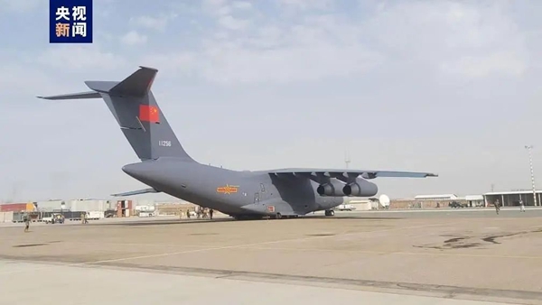 中国援助阿富汗抗震救灾首批物资运抵赫拉特机场