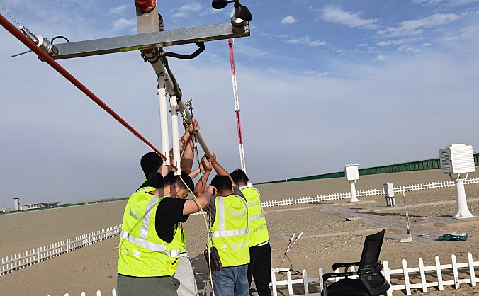 于田机场空管业务部对电传风向风速仪进行安装调试