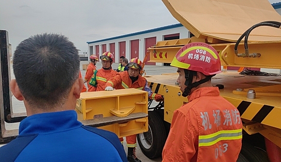 呼和浩特机场开展航空器应急救援搬移设备专项培训工作