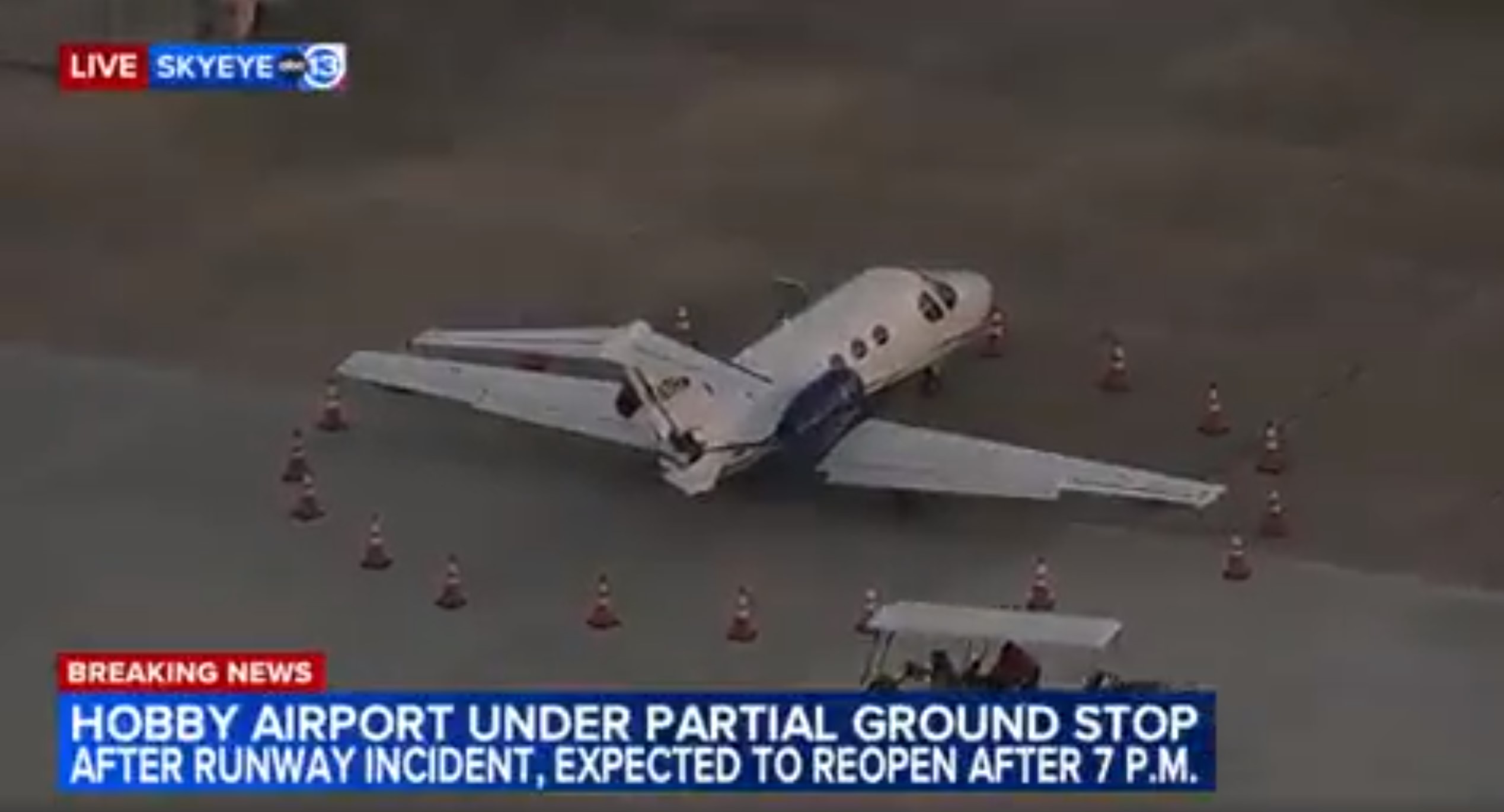 两架私人飞机相撞致美国休斯敦一机场航班延误