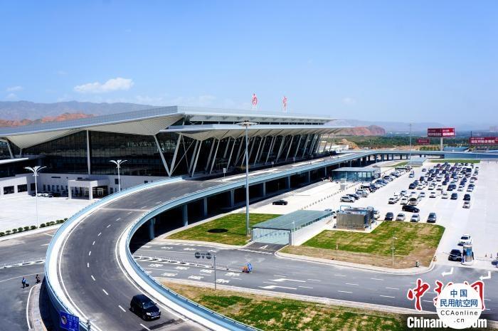 青藏高原最大民用机场新增加密多条航线