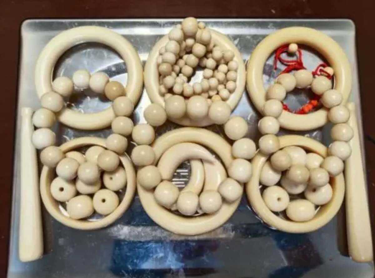 广州海关查获30件象牙制品