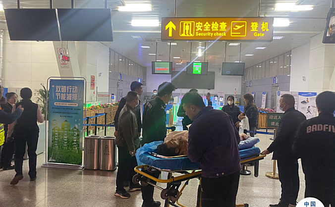 伊宁机场全力以赴保障受伤旅客赴乌救治