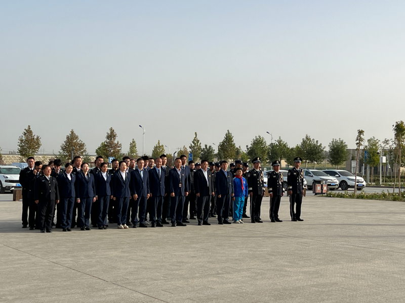 喜迎国庆强国防，赓续奋斗强担当 于田万方机场举行升国旗仪式