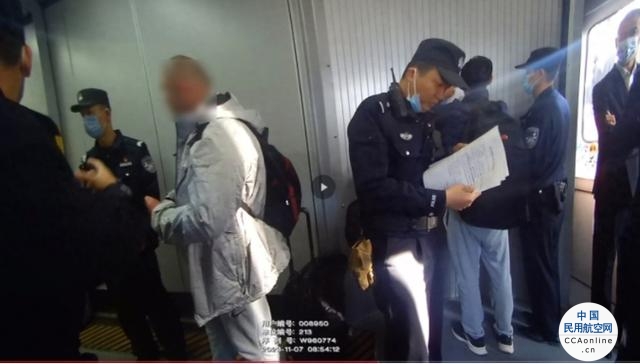 外籍男子飞机上醉酒滋事，首都机场警方：拘留12天