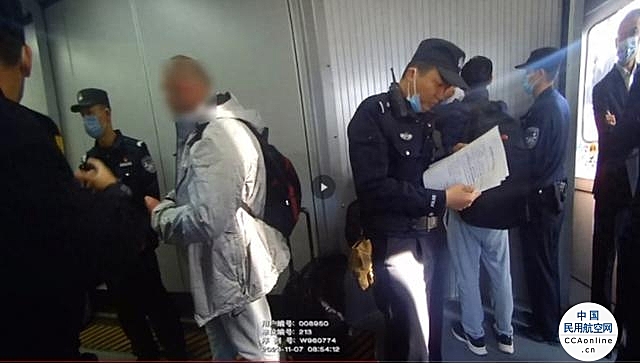 外籍男子飞机上醉酒滋事，首都机场警方：拘留12天