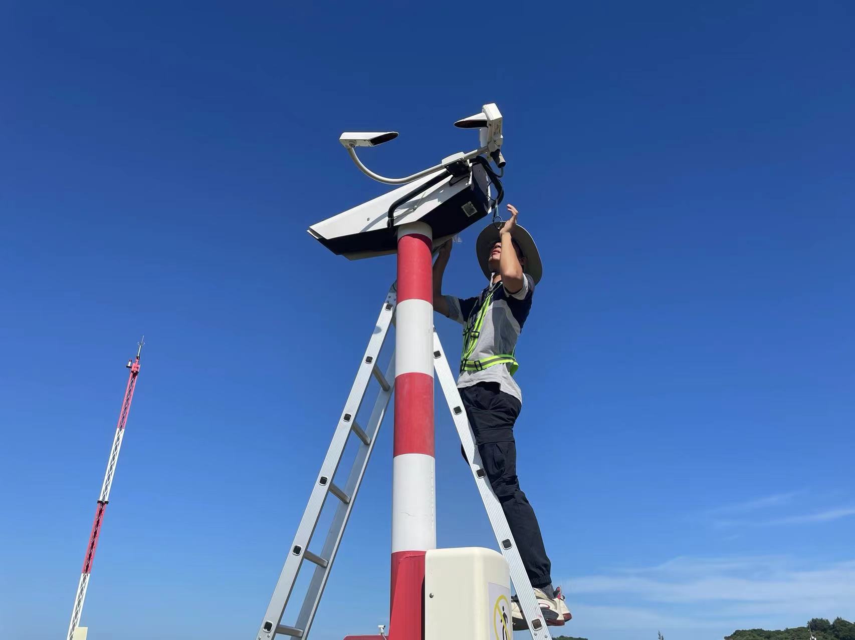 珠海空管站气象台开展第一届亚洲通用航空展前气象设备专项检查