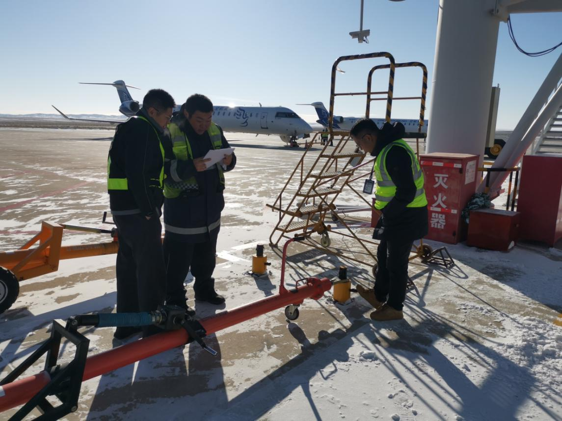 锡林浩特机场开展机坪冬季运行专项检查工作