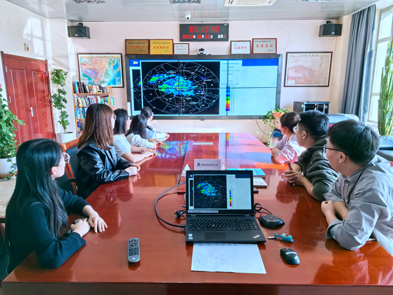 青海空管分局气象台预报室开展多普勒天气雷达学习交流活动