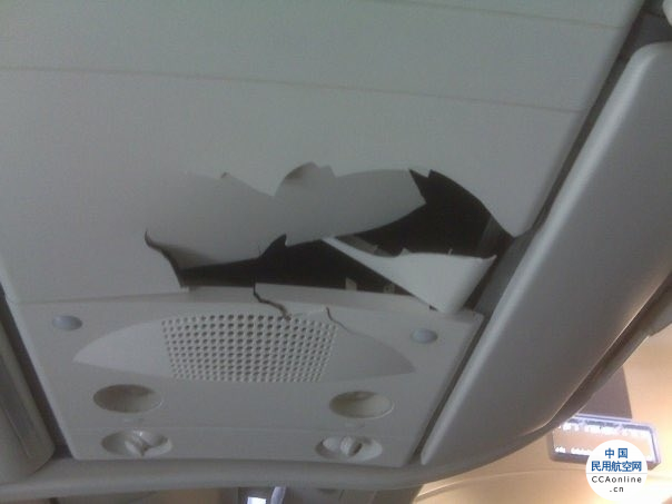 阿联酋航空A380客机遭遇严重湍流，天花板被撞破，14人受伤