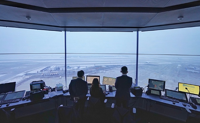 持续降雪期间 大兴机场全力做好航班和旅客服务保障