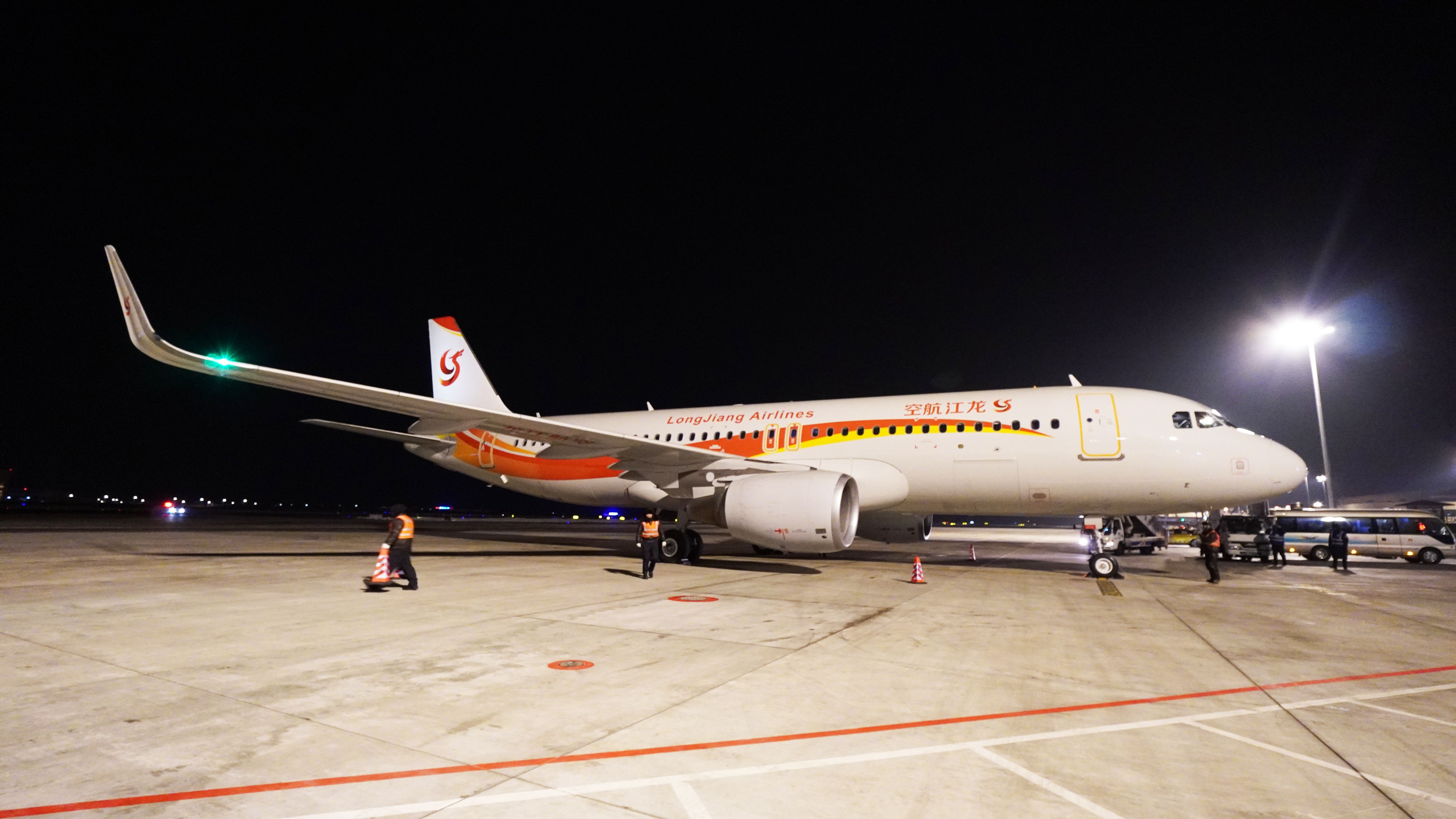 龙江航空引进第九架A320客机顺利抵哈