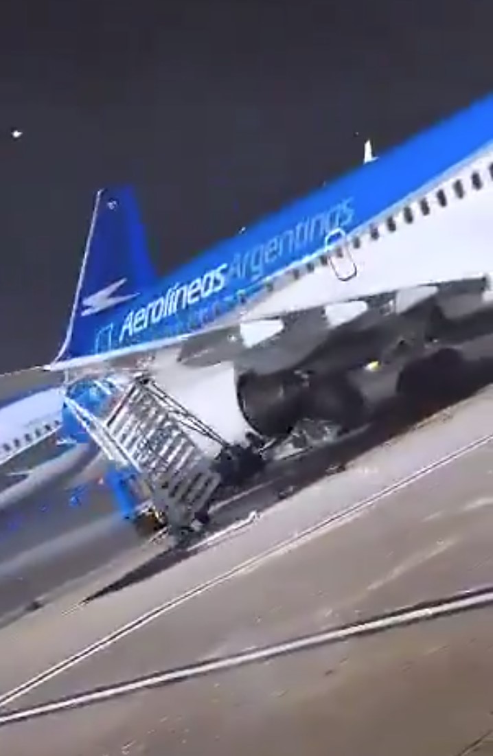 阿根廷暴风雨已致14人死亡，飞机被吹得原地打转