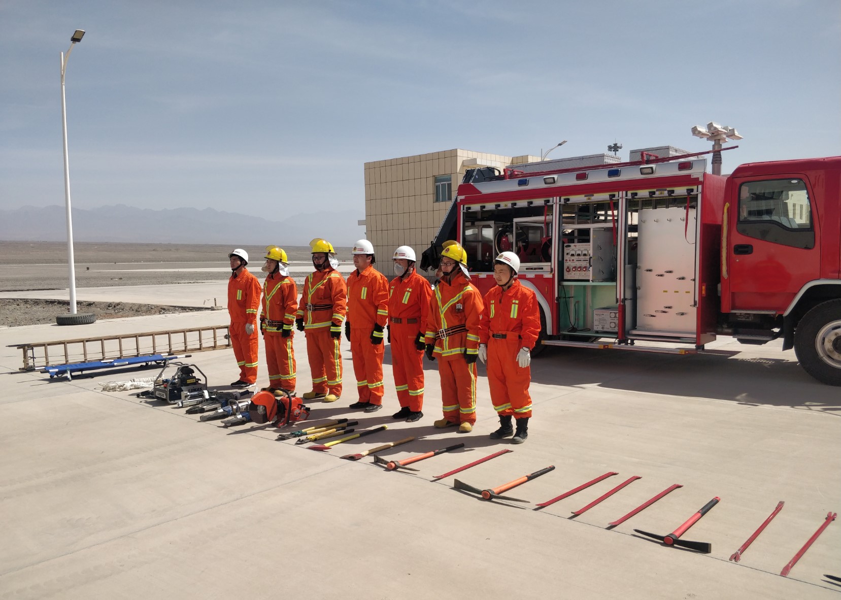 提升应急救援能力 吐鲁番机场开展抗震救灾演练