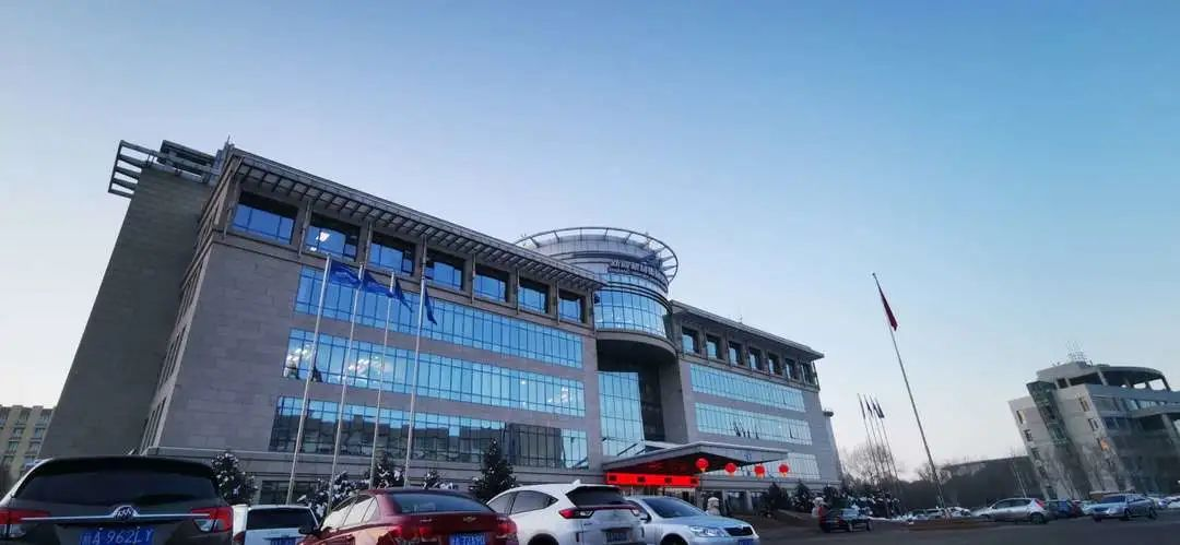 新疆机场集团全面推行机坪长管理模式，全力提高运行保障效率