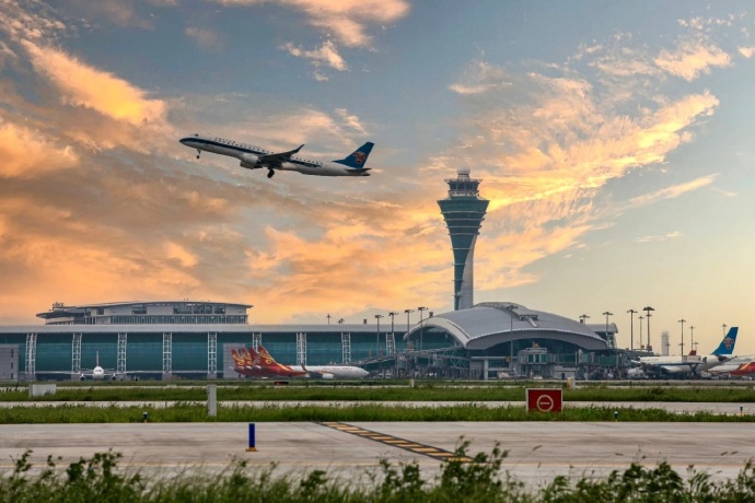 广州白云机场：为前往受灾地区航班开辟客、货绿色通道，减免相关费用