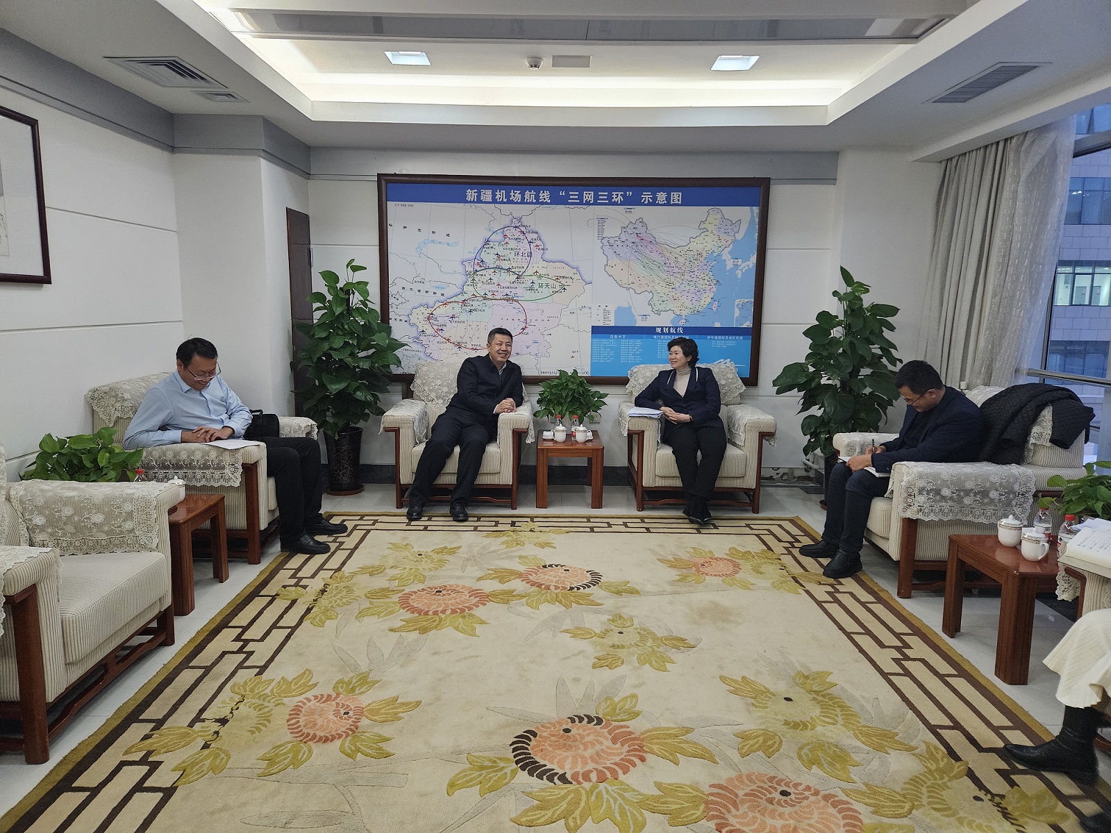 新疆机场集团与巴州人民政府开展座谈交流
