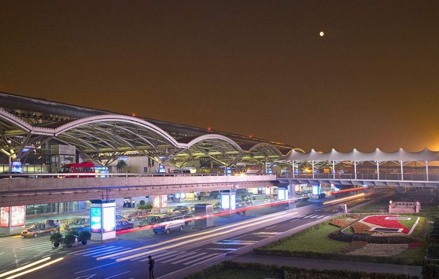 2023年首都机场集团旗下机场共保障旅客突破2亿人次