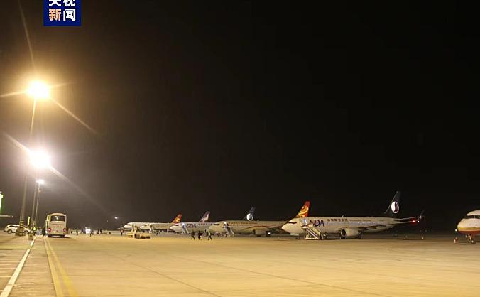 受大雾天气影响 乌鲁木齐机场多架次航班备降吐鲁番