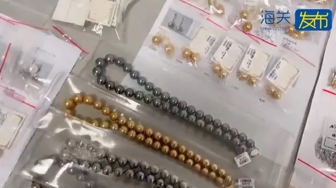 上海虹桥机场海关查获125件珠宝首饰