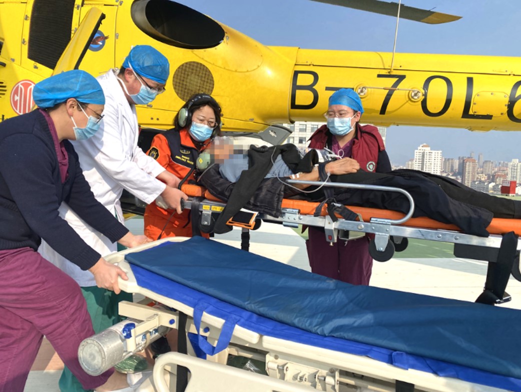让急救速度“飞起来” 青岛市市立医院半个月两次成功救治直升机转运重症患者