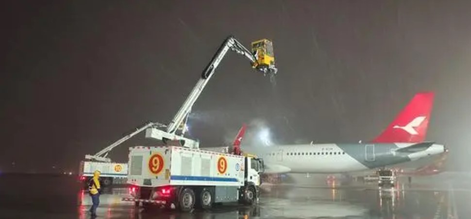 长沙机场启动三级除冰雪响应