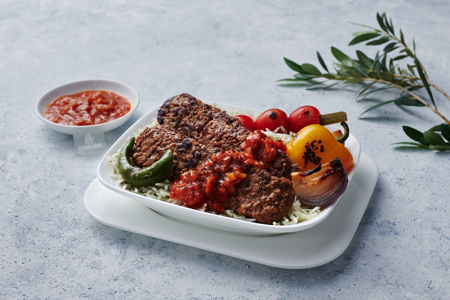 阿联酋航空推出“素食菜谱库”含300种菜品搭配  植物基机上餐食需求增幅达40%