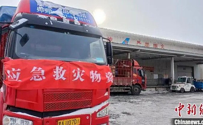 两部门会同中国民航局向新疆乌什县地震灾区航运投送1000箱取暖炉