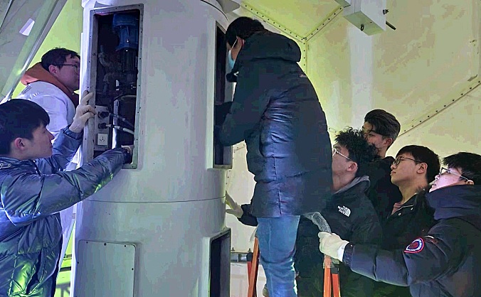 新疆空管局空管中心气象中心完成多普勒天气雷达汇流环更换工作