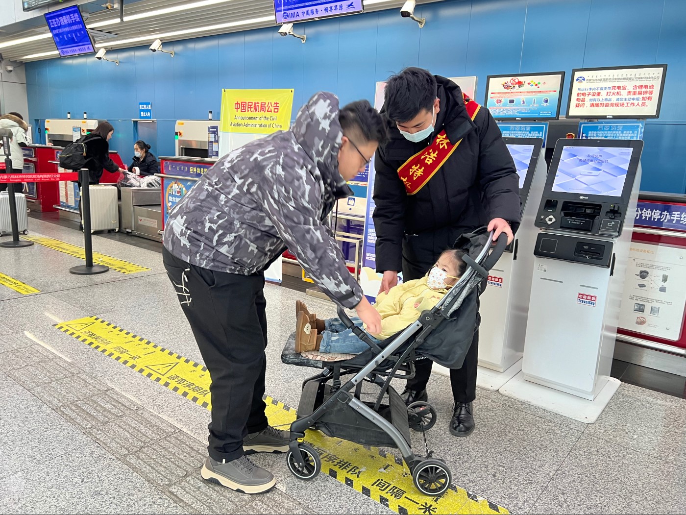 锡林浩特机场免费提供婴儿车为携婴旅客解忧