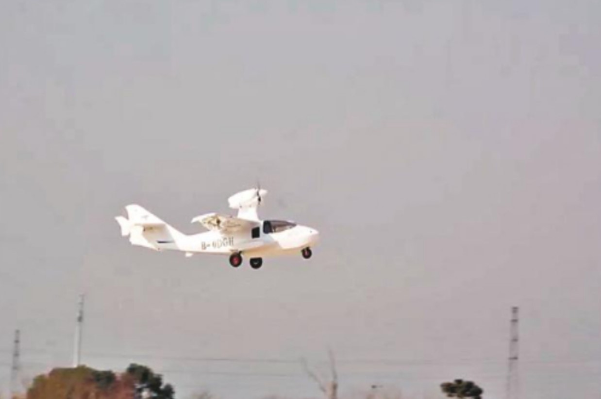 首架“无锡造”轻型运动飞机成功首飞