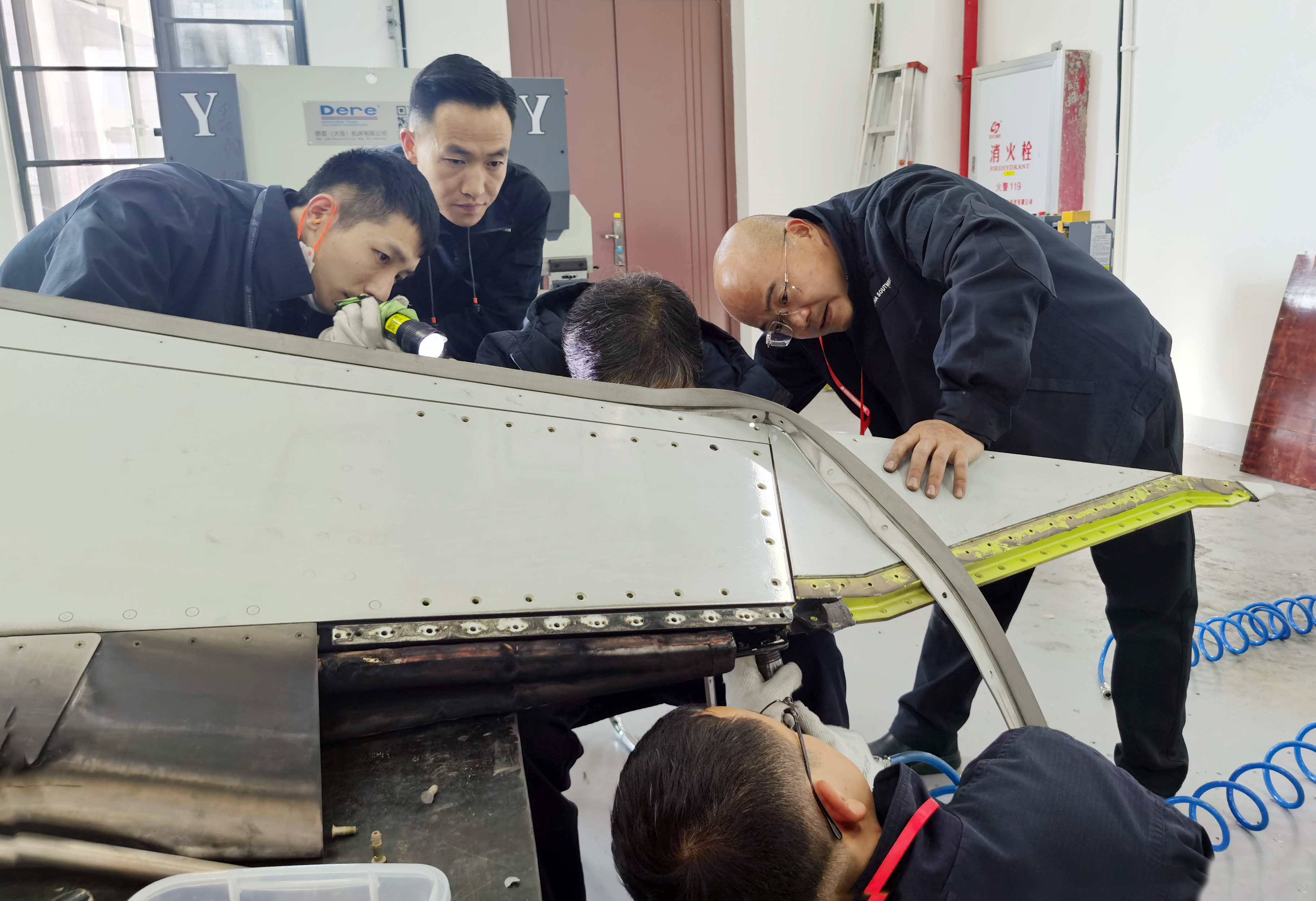 “加码”春运安全 南航修复首次在黔发现的飞机“隐纹”
