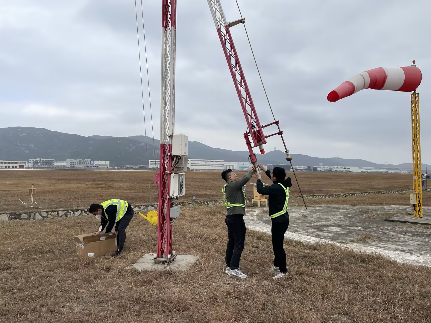 珠海空管站加强气象设备维护检查确保春运平稳有序