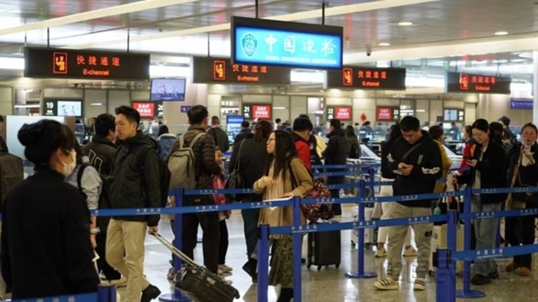 单日连创新高，春运前三天浦东机场出入境24.37万人次