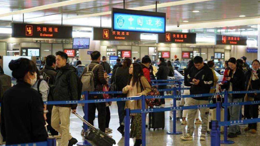 單日連創(chuàng)新高，春運(yùn)前三天浦東機(jī)場出入境24.37萬人次