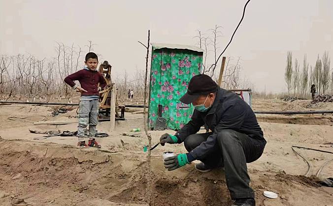 让硝尔哈纳村走向振兴之路——记新疆空管局驻村干部尉建军