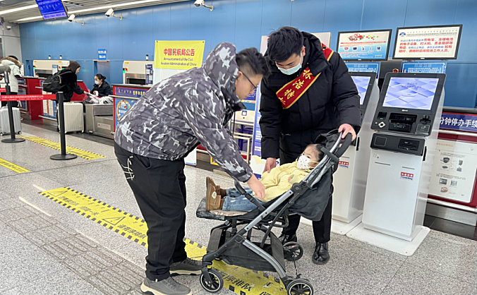 锡林浩特机场免费提供婴儿车为携婴旅客解忧