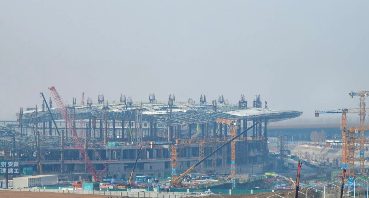 合肥新桥机场T2航站楼钢结构屋盖整体提升成功