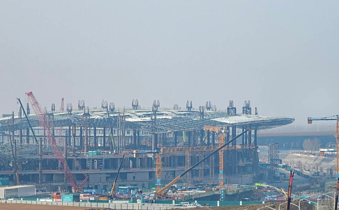 合肥新桥机场T2航站楼钢结构屋盖整体提升成功