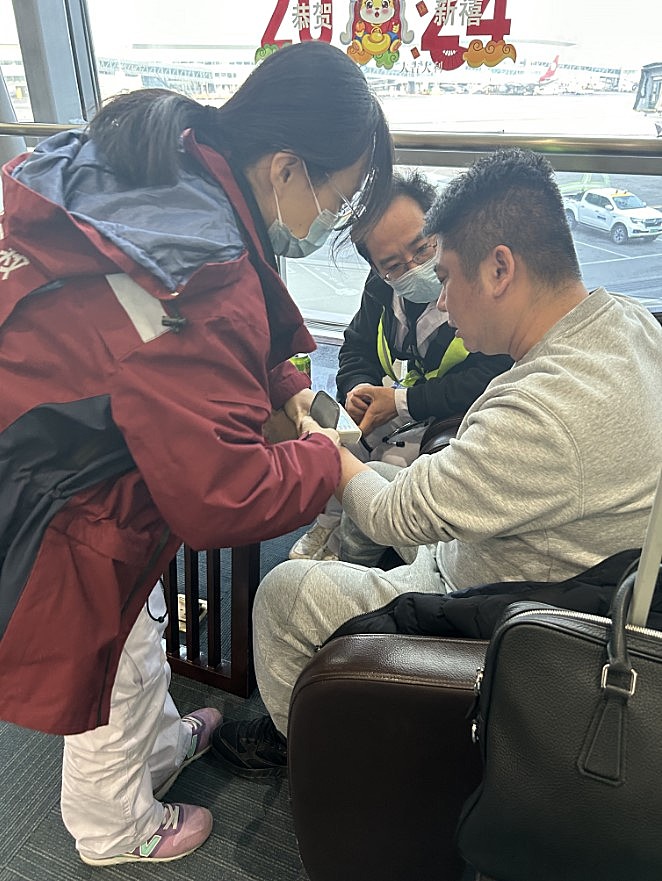 春运暖心时刻：为救助突发疾病旅客东航航班紧急备降重庆