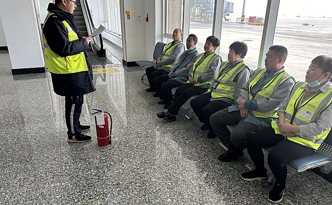 阿勒泰雪都机场开展消防安全知识培训