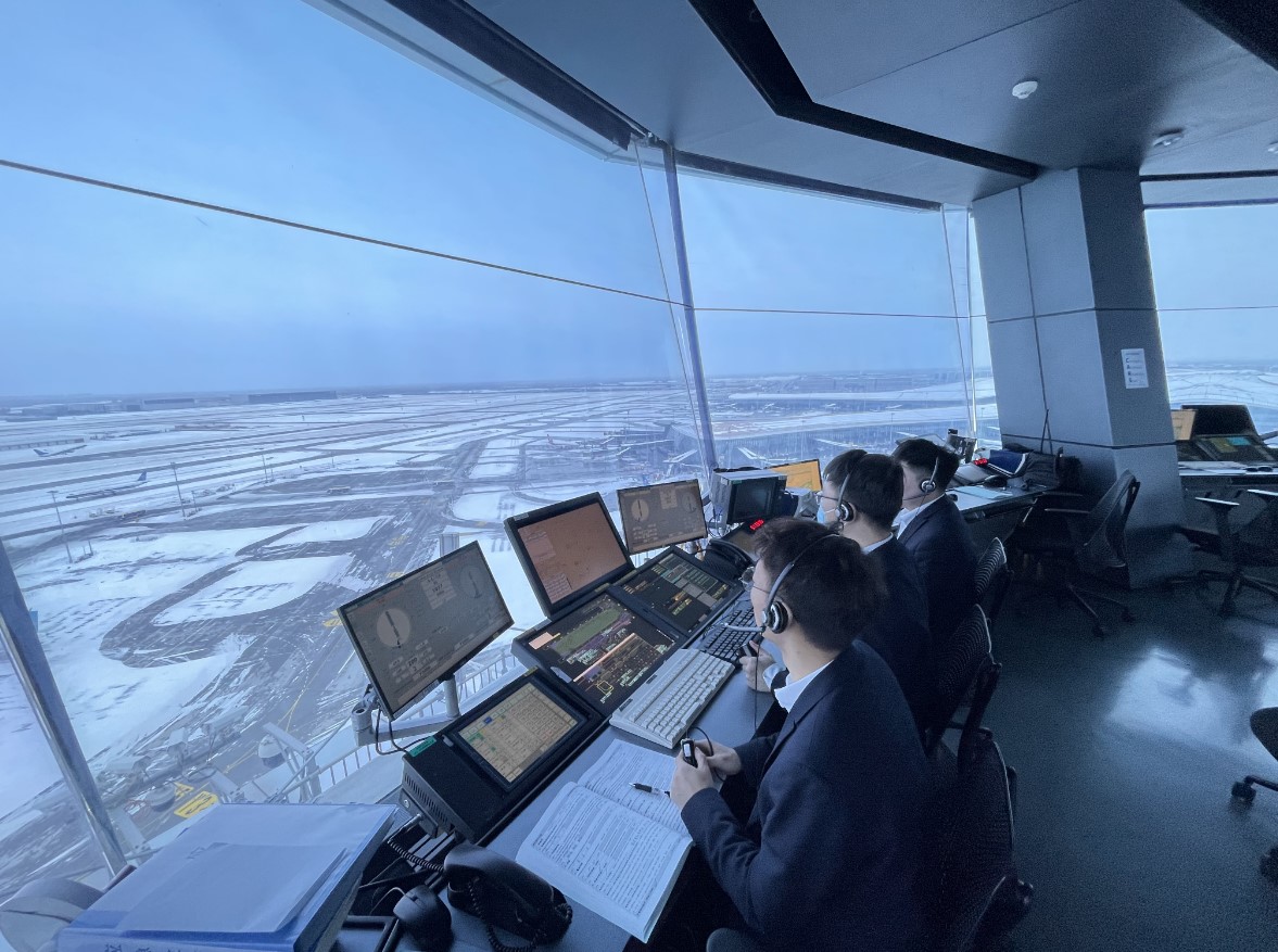 北京迎龙年首场降雪 华北空管全力保障航班运行安全顺畅