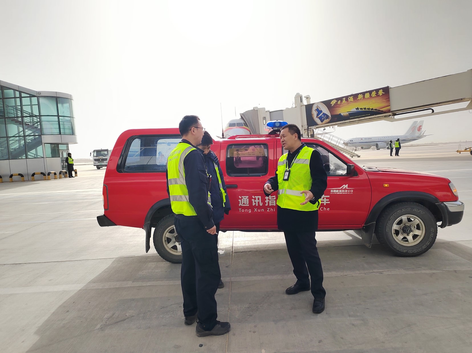 新疆机场集团运管委应对2024年首次系统性大风沙尘天气开展设施设备适用性自查