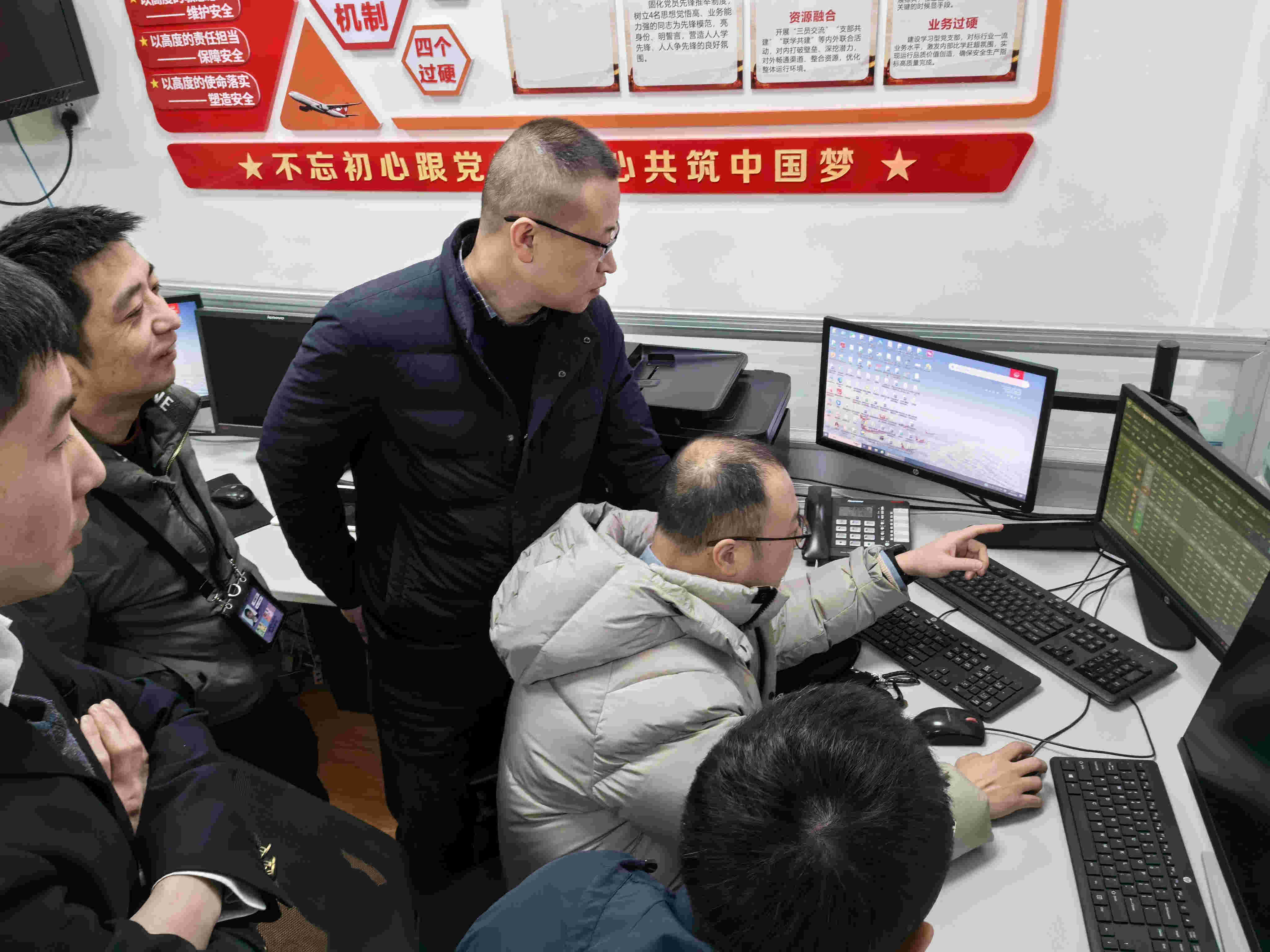 重庆空管分局管制运行部流量管理室赴江北机场驻场航司开展走访交流