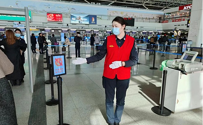 乌鲁木齐国际机场分公司安全检查总站开展“弘扬雷锋精神，争做时代新人”活动