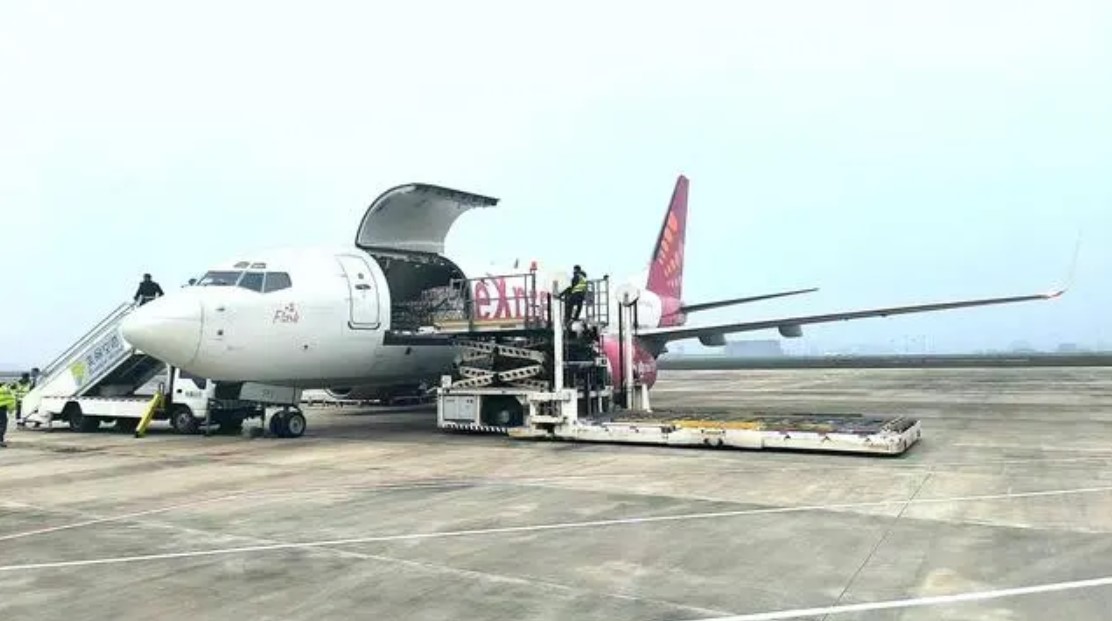 “贵州造”首次通过贵阳机场国际全货机航线出口