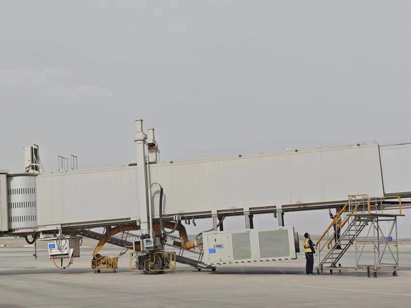 喀什徕宁国际机场开展换季廊桥维保工作