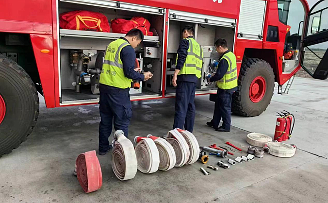 塔城机场开展消防设施设备换季工作